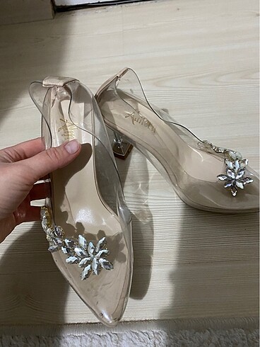 Taşlı stiletto