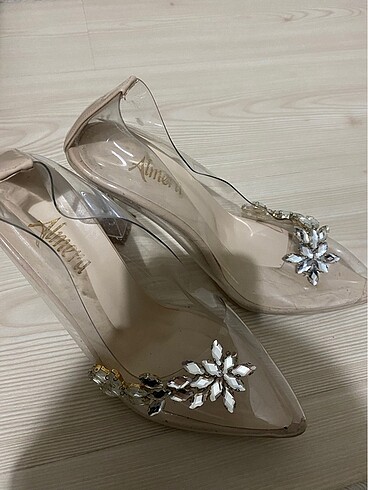 Mango Taşlı stiletto