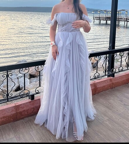 Gri mavi karışımı uzun yırtmaçlı abiye