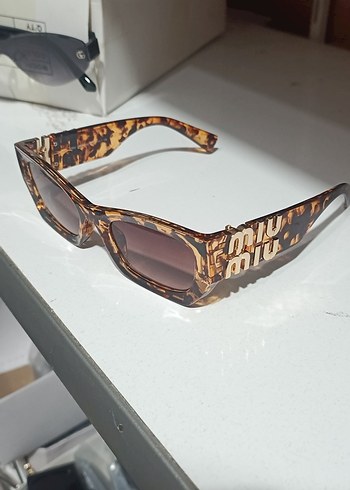 Miu Miu Kahverengi Retro Kadın Güneş Gözlüğü
