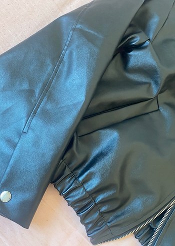 Siyah Parlak Deri Kadın Ceket - Görsel 4