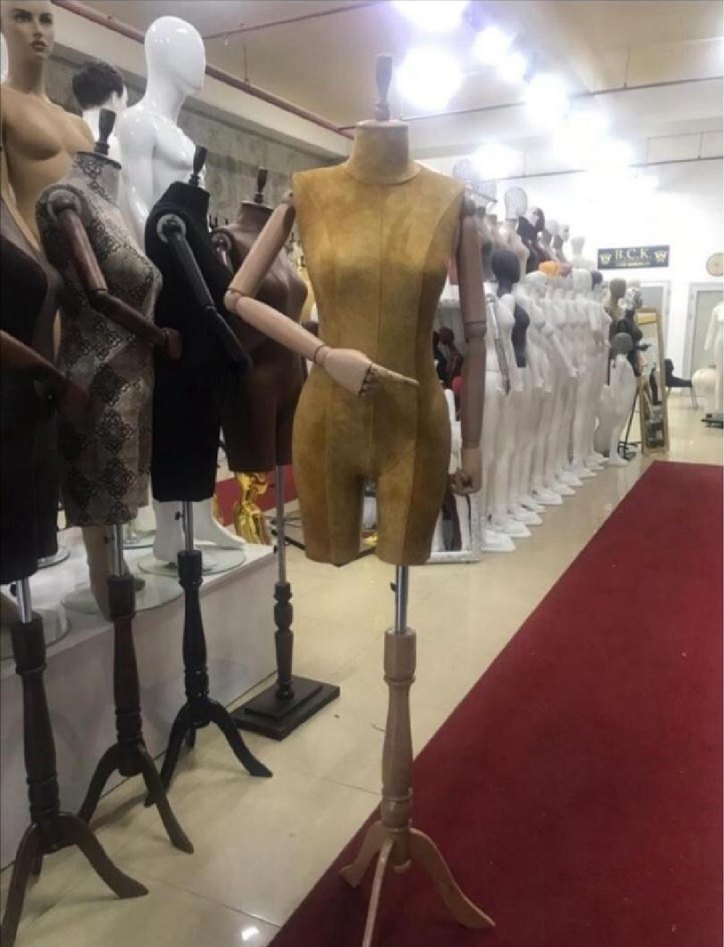 Ahşap Vitrin Mankeni - Ofis Şıklığı - Görsel 2