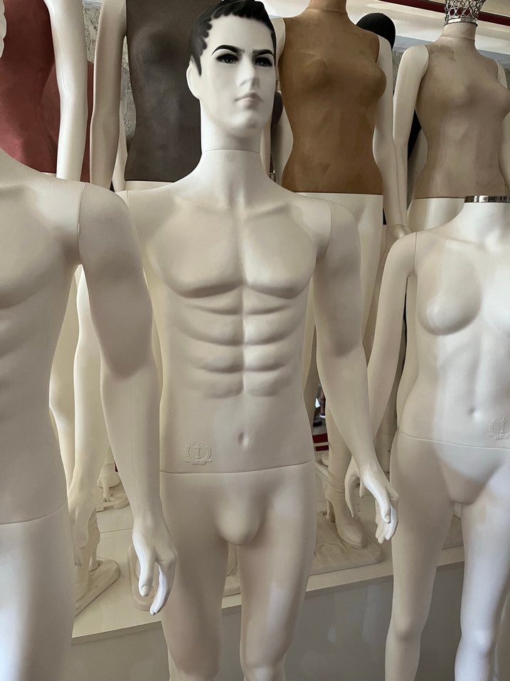 Beyaz Minimalist Kadın Manken - Görsel 2