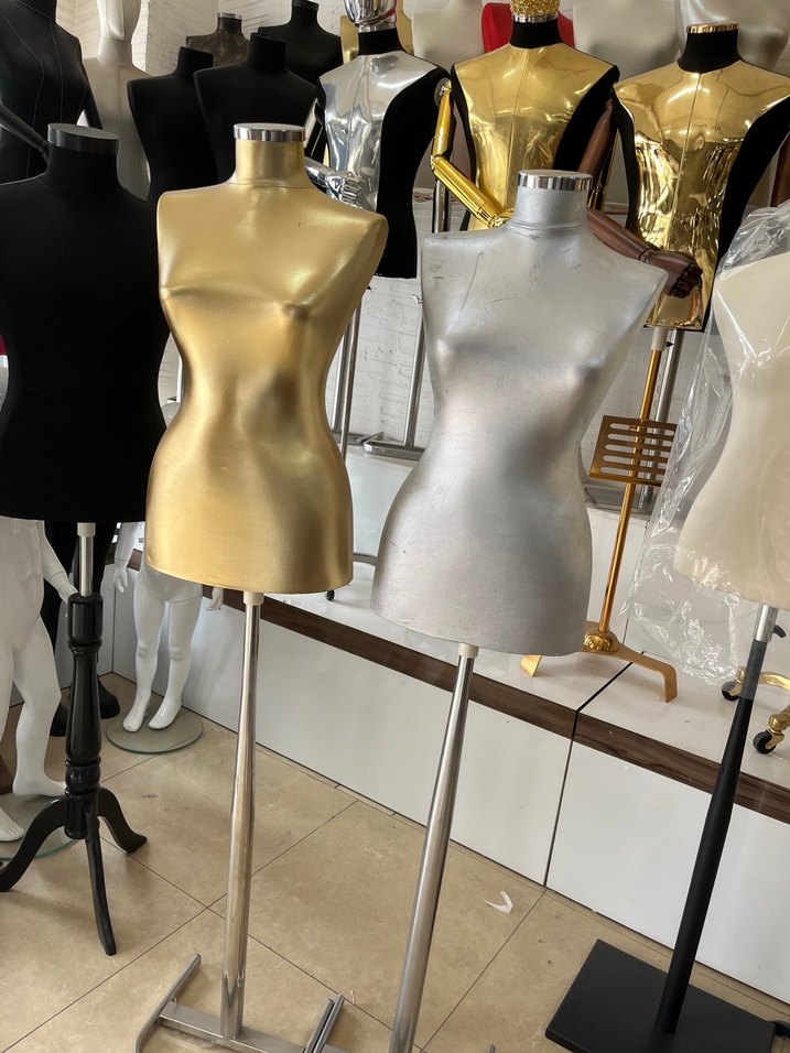 Parlak Metalik Gold ve Gümüş Mini Kadın Manken - Görsel 2