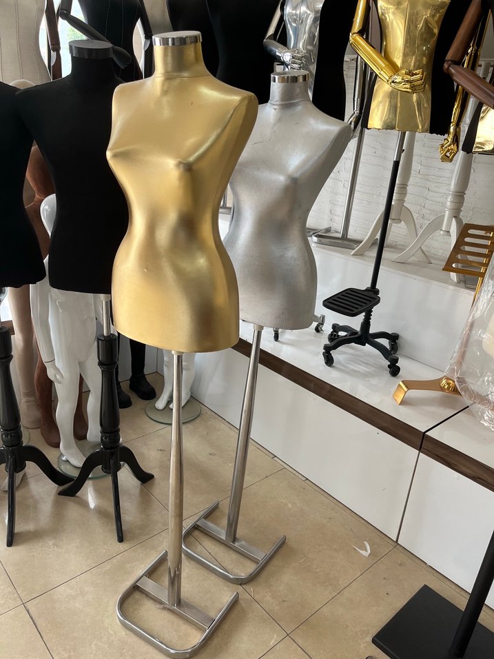 Parlak Metalik Gold ve Gümüş Mini Kadın Manken - Görsel 3