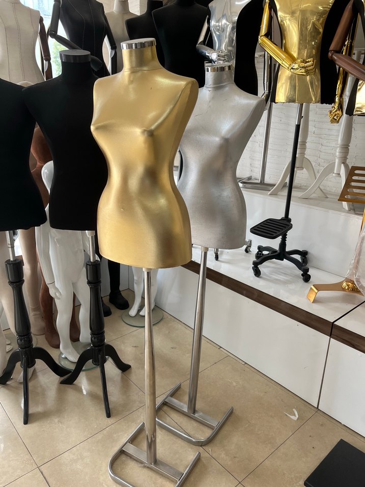 Parlak Metalik Gold ve Gümüş Mini Kadın Manken - Görsel 4