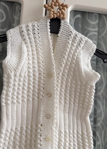 Kız Çocuk Beyaz Örgü V Yaka Süveter - Görsel 3