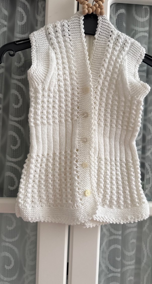 Kız Çocuk Beyaz Örgü V Yaka Süveter - Görsel 2