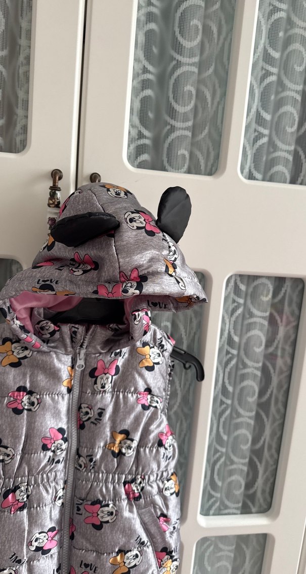 Kız Çocuk Gri Kapüşonlu Baskılı Yelek - Görsel 3