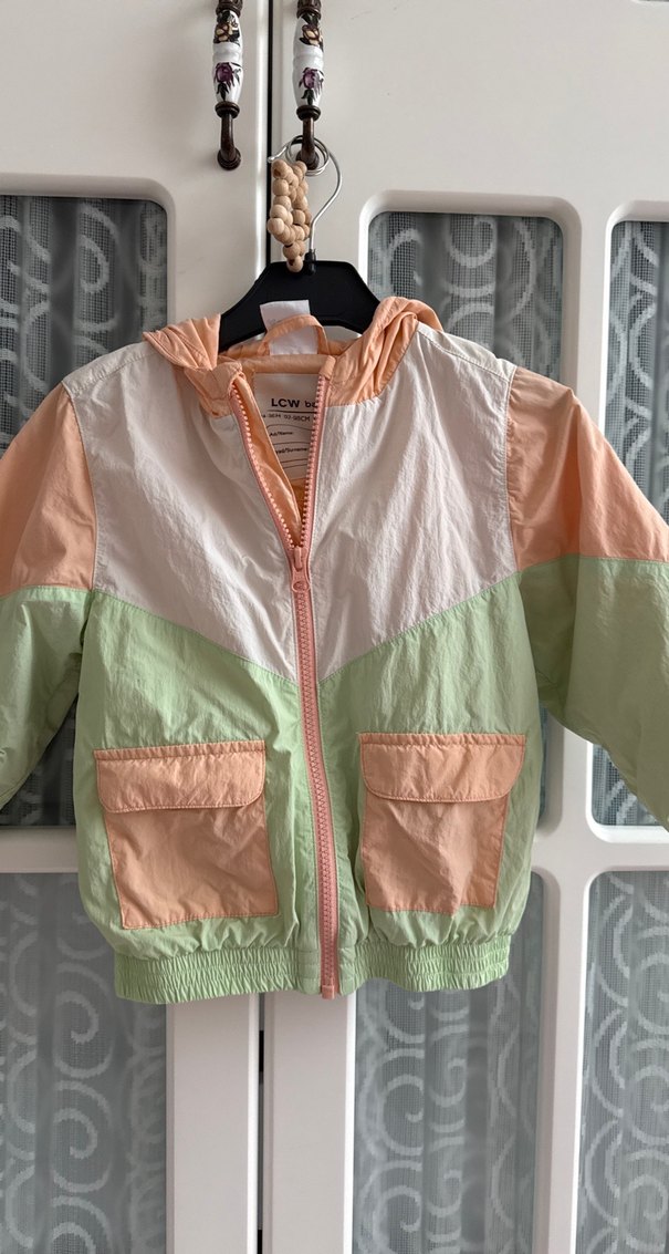 Kız Çocuk Kapüşonlu Pastel Renkli Yağmurluk - Görsel 2