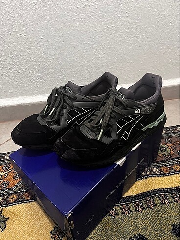 Asics spor ayakkabı