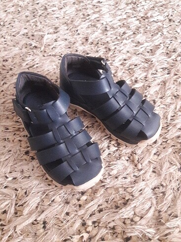 22 Beden lacivert Renk Zara erkek çocuk sandalet