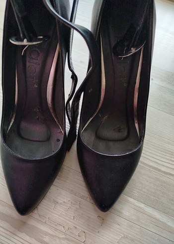 Siyah Gotik Tokalı Stiletto Topuklu Kadın Ayakkabısı