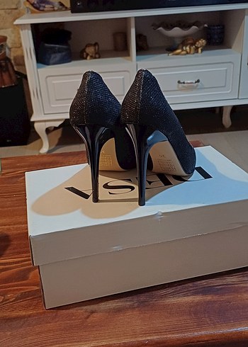 35 Beden Parlak Siyah Yılan Desenli Stiletto