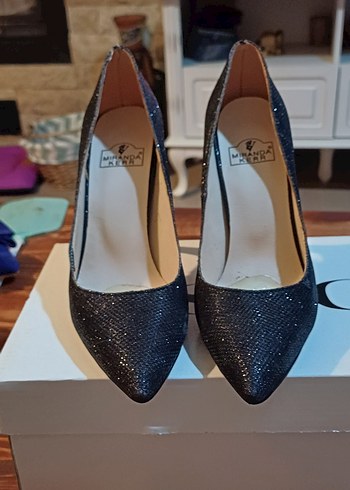 Parlak Siyah Yılan Desenli Stiletto