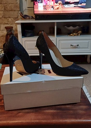 Zara Parlak Siyah Yılan Desenli Stiletto