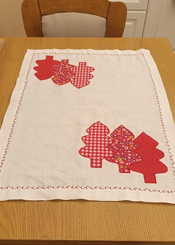 Nakışlı Kırmızı Desenli Masa Örtüsü - Görsel 2