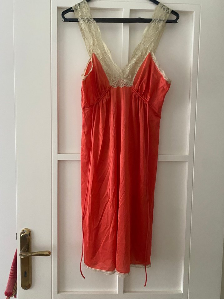 Kırmızı V Yaka Saten Midi Gecelik - Görsel 3