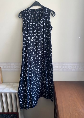 Siyah Bağlama Desenli Uzun V Yaka Elbise - Görsel 3