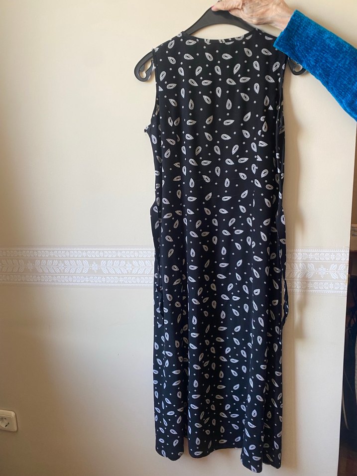 Siyah Bağlama Desenli Uzun V Yaka Elbise - Görsel 4