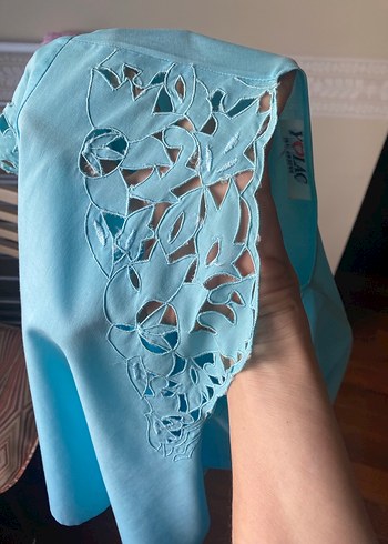 Mavi V Yaka Dantel Detaylı Kısa Bluz - Görsel 7