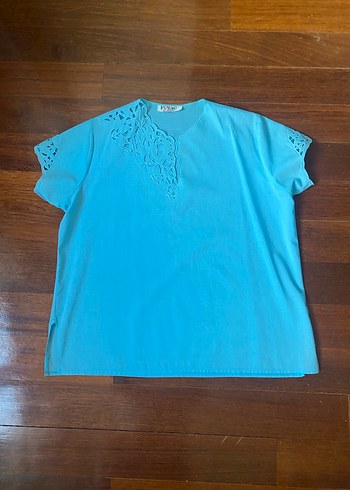 Mavi V Yaka Dantel Detaylı Kısa Bluz - Görsel 3