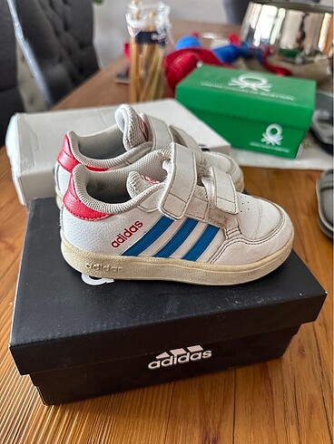 23 Beden beyaz Renk Adidas çocuk ayakkabı