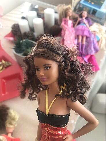 kıvırcık saçlı barbie