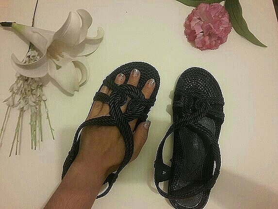 37 Beden siyah Renk 37 Numara siyah Sandalet 