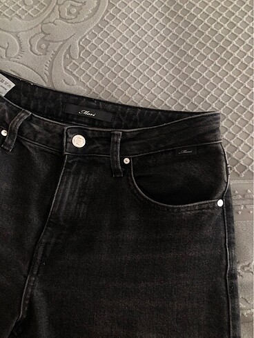 38 Beden gri Renk Mavi markasının klasik mom jeanslerin
