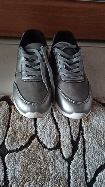 37 numara spor ayakkabı - Görsel 2