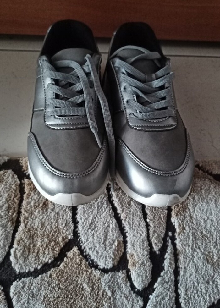 37 numara spor ayakkabı - Görsel 2