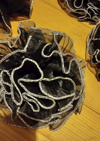 Gri Fırfırlı Avant-Garde Kadın Saç Aksesuarı - Görsel 4