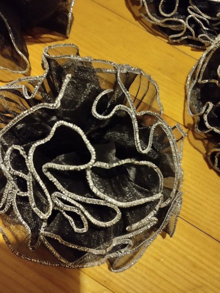 Gri Fırfırlı Avant-Garde Kadın Saç Aksesuarı - Görsel 4