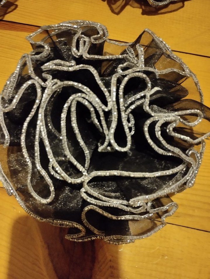 Gri Fırfırlı Avant-Garde Kadın Saç Aksesuarı - Görsel 2