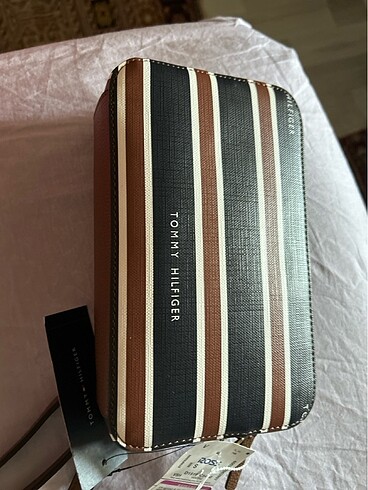  Beden lacivert Renk Tommy Hilfiger yeni orijinal klasik çanta USA dan aldım