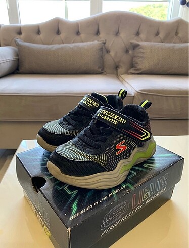 Skerchers marka ışıklı spor ayakkabısı