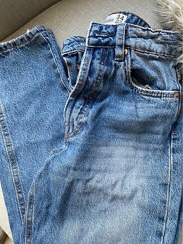 34 Beden mavi Renk Stradivarius 1460 Mom Fit Jean