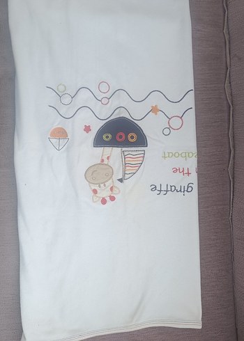 Nakışlı Beyaz ve Gri Çocuk Uyku Örtüsü - Görsel 3