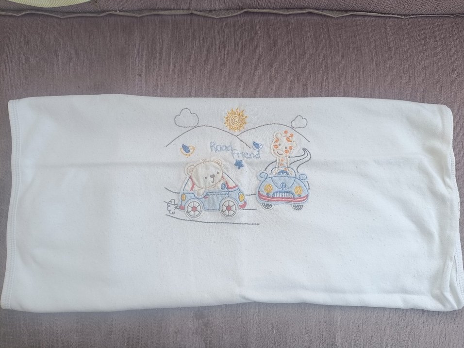 Çocuk Nakışlı Beyaz Battaniye - Görsel 3