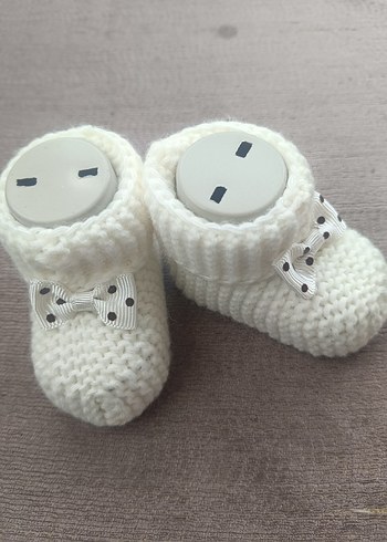 Kız Çocuk Örgü Beyaz ve Gri Ev Botu - Görsel 3