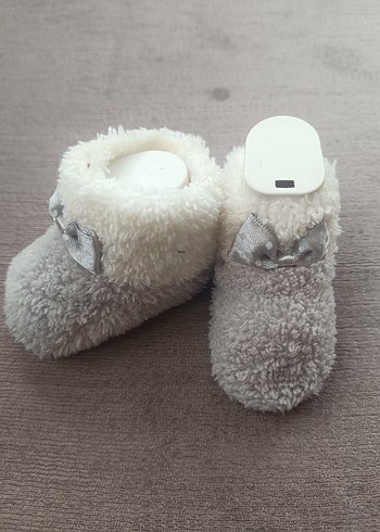 Kız Çocuk Örgü Beyaz ve Gri Ev Botu - Görsel 4