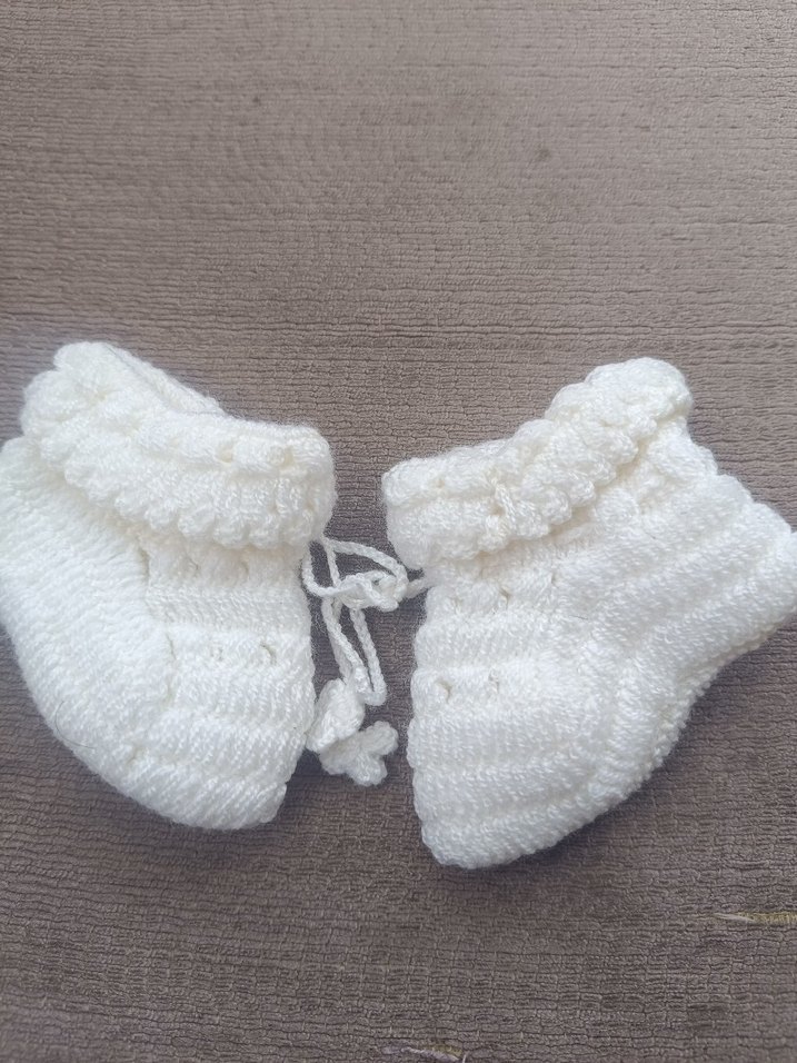 Kız Çocuk Örgü Beyaz ve Gri Ev Botu - Görsel 2