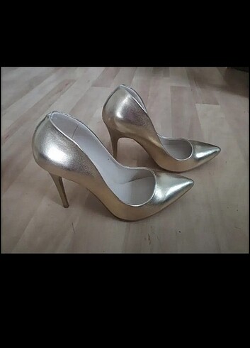 Stiletto gold