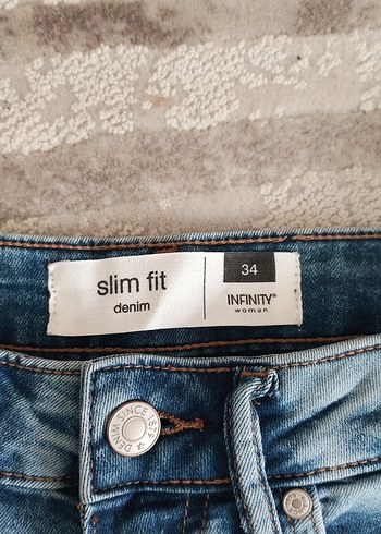 mavi Batik Desenli Kadın Mini Denim Şort - Görsel 3