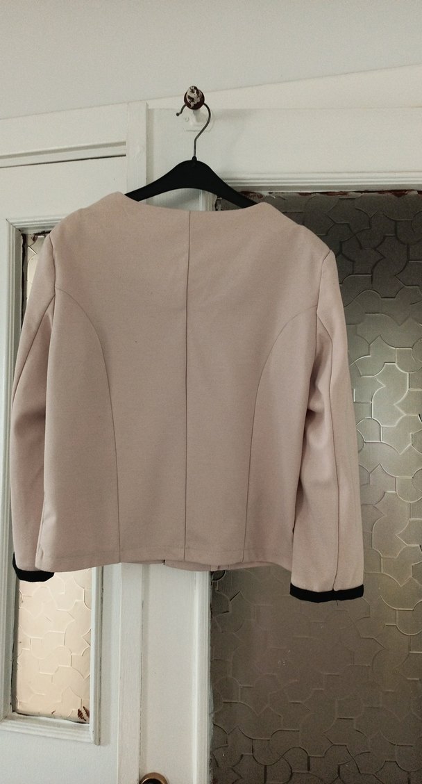 Bej Siyah Detaylı Kadın Ceket - Görsel 2