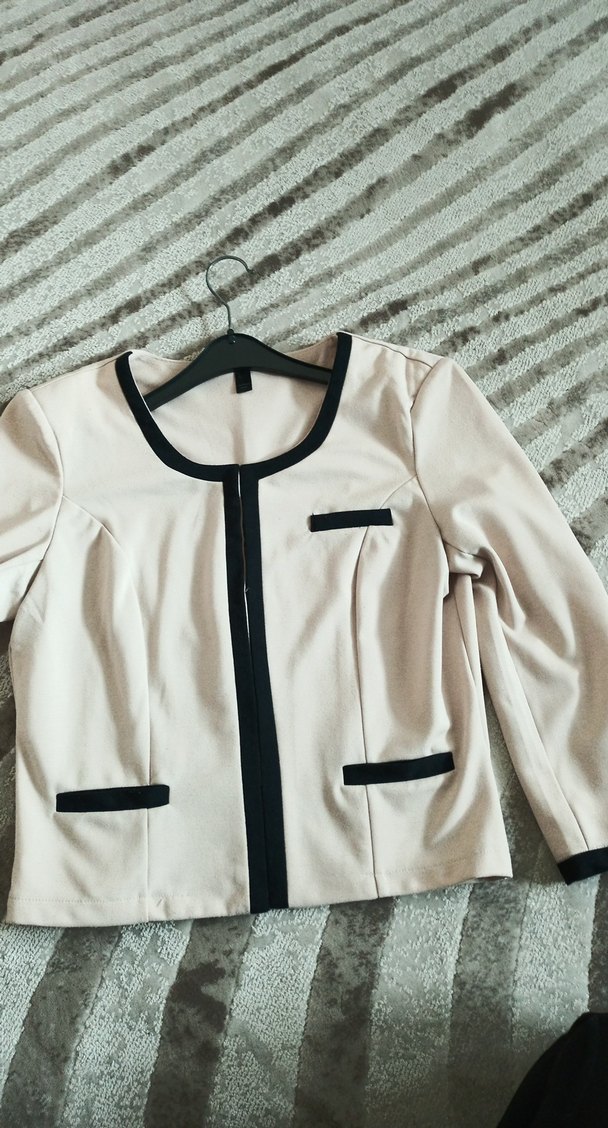 Bej Siyah Detaylı Kadın Ceket - Görsel 3