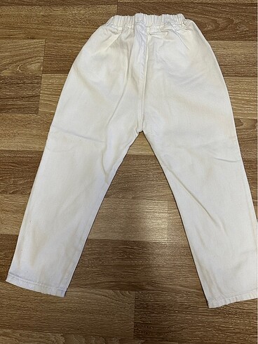 6 Yaş Beden beyaz Renk LCW-Beyaz Pantolon ( Askısı Hediye)