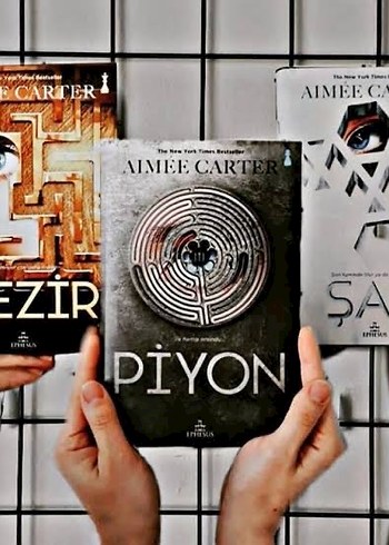 Aimée Carter Üçlü Roman Seti vezir piyon şah - Görsel 2