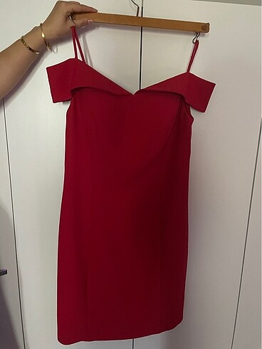 Dizde kırmızı abiye - Görsel 3